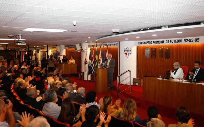 Folha estimada em R$ 18 milhões mensais coloca o clube na metade superior da lista da elite nacional Folha estimada em R$ 18 milhões mensais coloca o clube na metade superior da lista da elite nacional