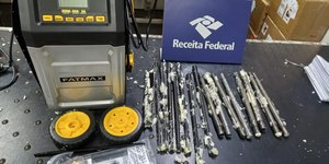 Peças de fuzis dentro de carregador são apreendidas em Viracopos