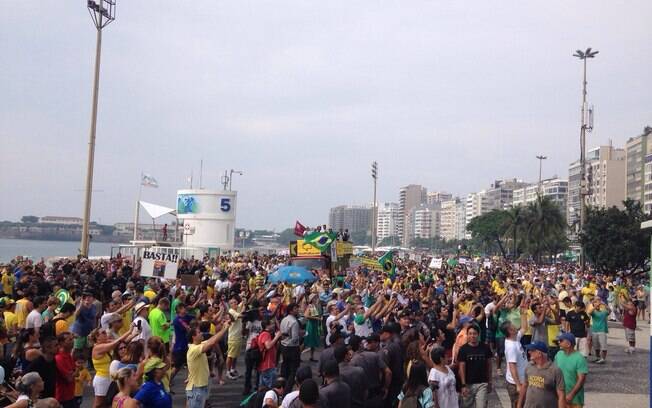 Rio de Janeiro também se mobilizou nesta manhã de domingo (15) para protestar contra o governo e cobrar o impeachment de Dilma Rousseff. Foto: Nina Ramos/iG Rio