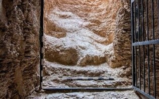 Egito descobre primeira tumba de faraó desde Tutancâmon