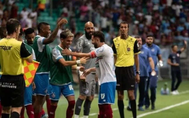 Everaldo em ação contra o Barcelona de Ilhéus