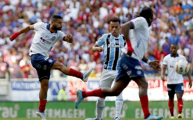 Em tarde inspirada de goleiro, Grêmio segura empate com o Bahia na Fonte Nova