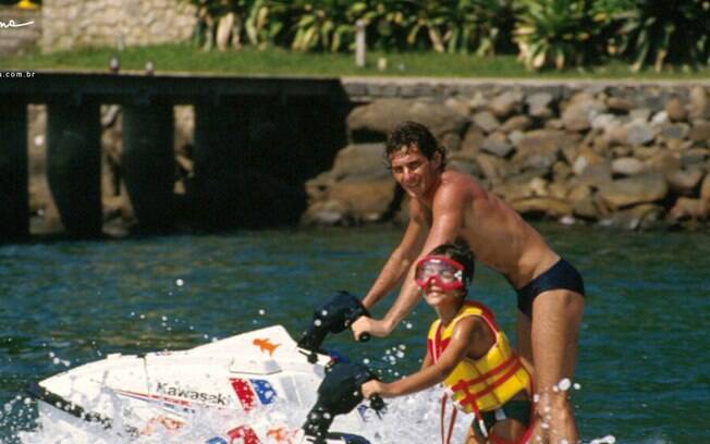Bruno Senna, ainda pequeno, com o tio Ayrton durante passeio de jet ski