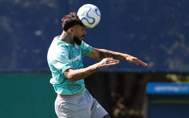 Barboza durante treinamento do Palmeiras nesta terça-feira (18)