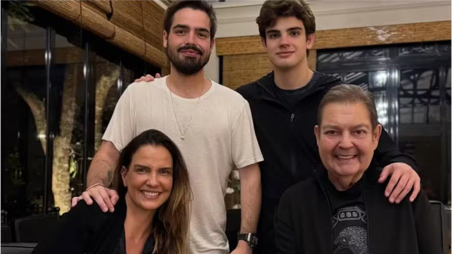 Luciana, João, Rodrigo e Faustão