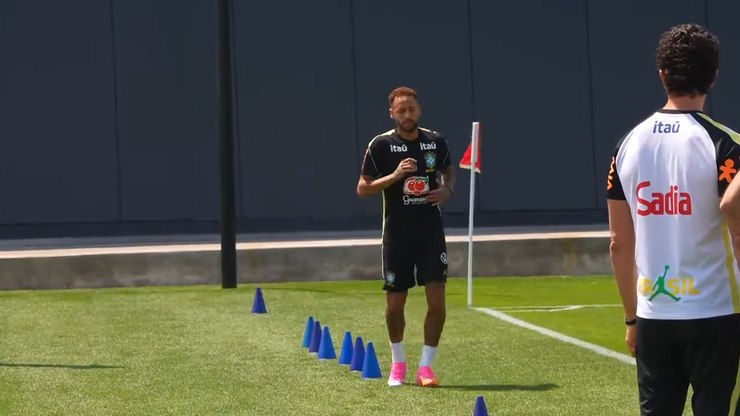 Neymar%20%C3%A9%20integrado%20na%20Sele%C3%A7%C3%A3o%20e%20treina%20em%20grupo
