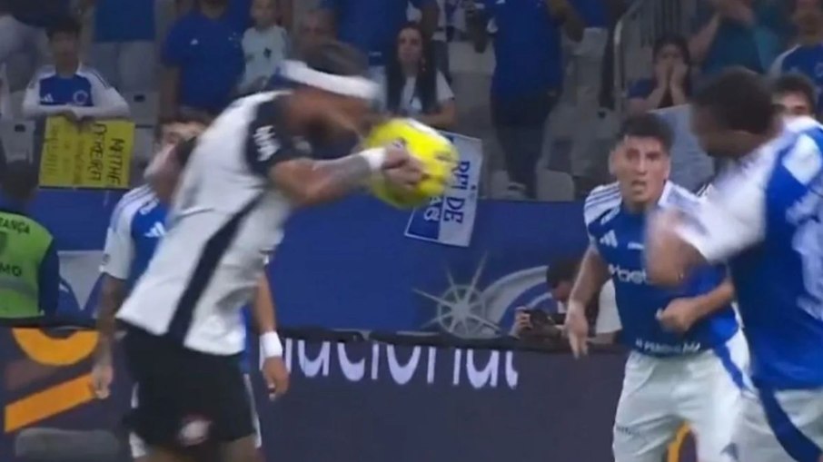 Memphis marcou o gol do Corinthians na vitória sobre o Cruzeiro 