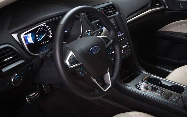 O volante do Ford Fusion está sujeito a se desprender, o que anula qualquer controle sobre a direção