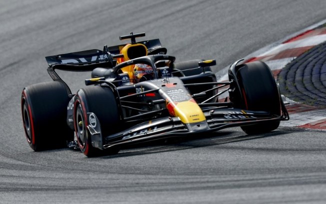 Max Verstappen venceu a corrida sprint e conquistou a pole position para o Grande Prêmio da Áustria de domingo.