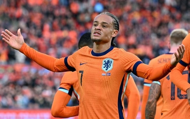 Xavi Simons comemora após marcar na vitória da Holanda sobre a Islândia por 4 a 0 nesta segunda-feira, em Roterdã
