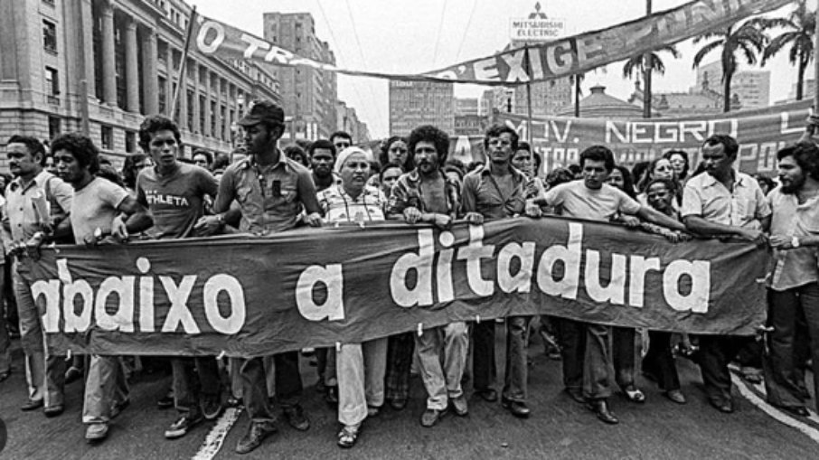 Protesto contra a ditadura