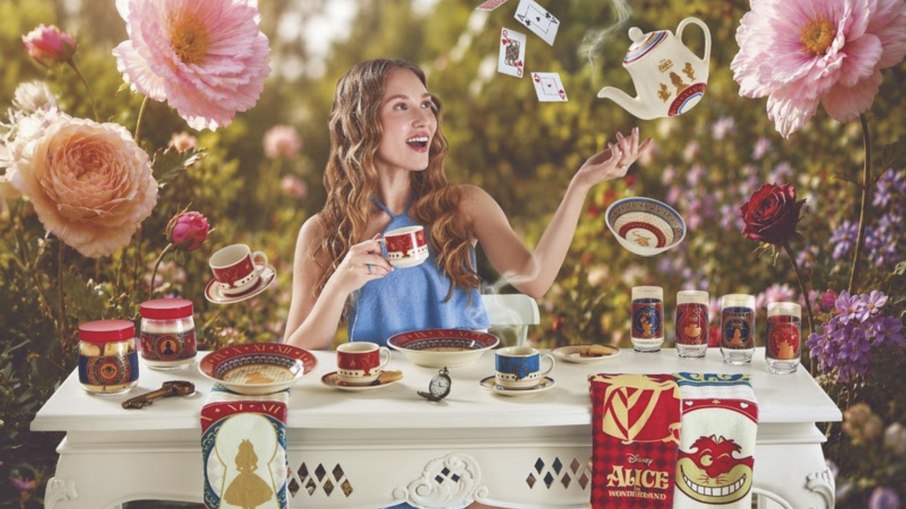 Avon lança coleção de make e Casa& Estilo inspirado em Alice no País das Maravilhas Avon lança coleção de make e Casa& Estilo inspirado em Alice no País das Maravilhas