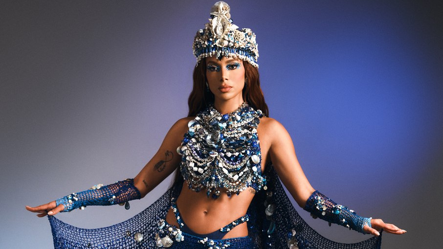 Anitta homenageia Iemanjá na abertura de bloco de Carnaval em Salvador