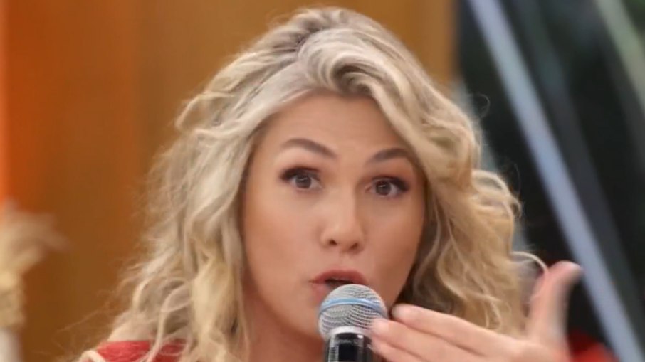 Lívia Andrade confirma fim de relacionamento com Marcos Araújo e celebra 