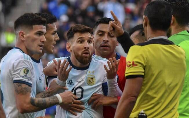 Messi foi expulso na Copa América e cumpre suspensão nas Eliminatórias