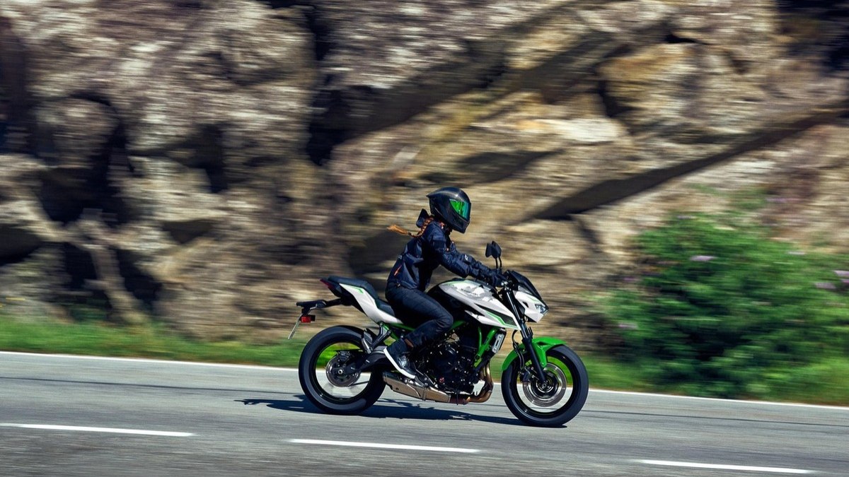 Kawasaki Z650 S 2027 mantém motor bicilíndrico de 649 cc e recebe novas combinações de cores