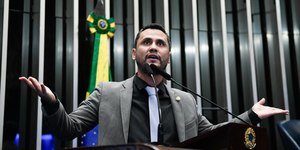 Novela Cleitinho dá tons tragicômicos na disputa em MG