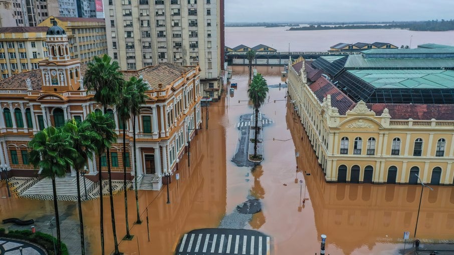 Centro de Porto Alegre alagado; Rio Grande do Sul enfrenta cheias após chuvas