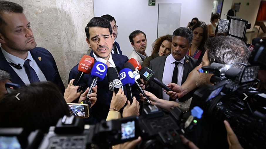 O advogado-geral da União, Jorge Messias, tem peregrinado há 5 meses pelos corredores do Senado, em busca de apoio para a vaga de ministro do STF