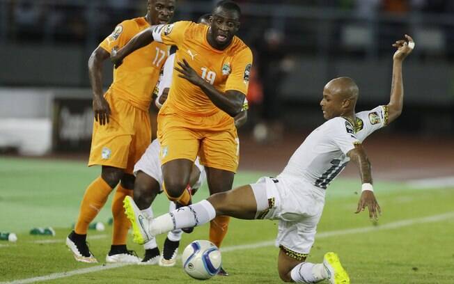 Yaya Touré atuando pela Costa do Marfim na Copa das Nações Africanas