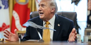 Trump diz que Irã pediu cessar-fogo, mas Teerã nega