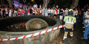 Adolescente morre após fonte desabar em festa na Espanha