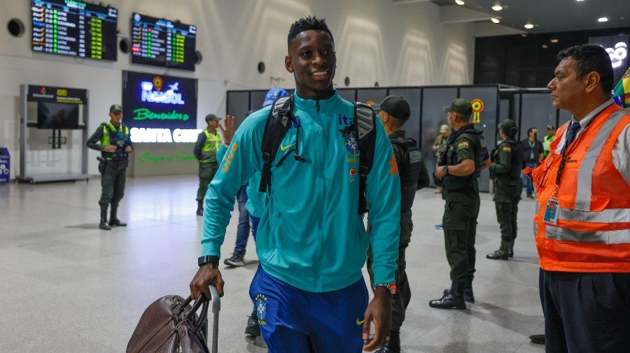Chegada à La Paz: Titular nesta terça, Luiz Henrique desembarca com a Seleção na Bolívia