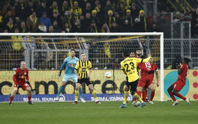 Dortmund vence RB Leipzig e assume liderança do Alemão