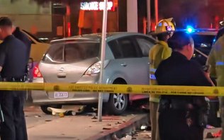 Carro atropela 30 pessoas em Los Angeles; 6 estão em estado grave