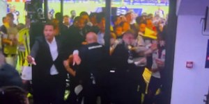 Provocação em gol gera pancadaria em jogo da Champions