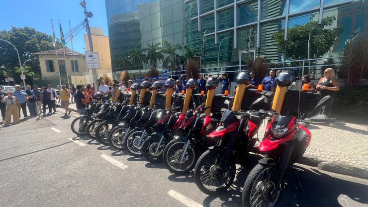 Rio lança frota de motos equipadas para agir contra alagamentos