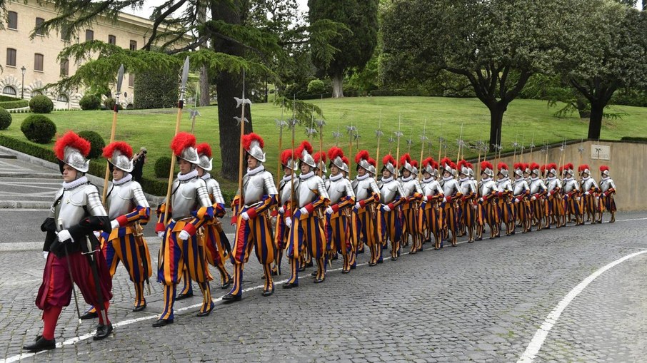 Soldados da Guarda Suíça no Vaticano Soldados da Guarda Suíça no Vaticano