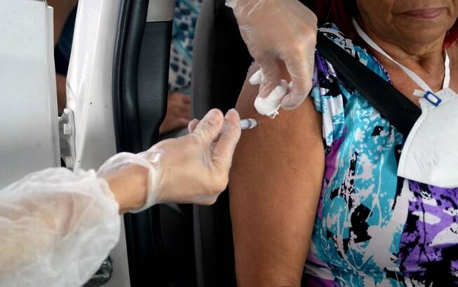 Vacina chinesa%2C desenvolvida pelo laboratório Sinovac%2C começará a ser testada em Brasília
