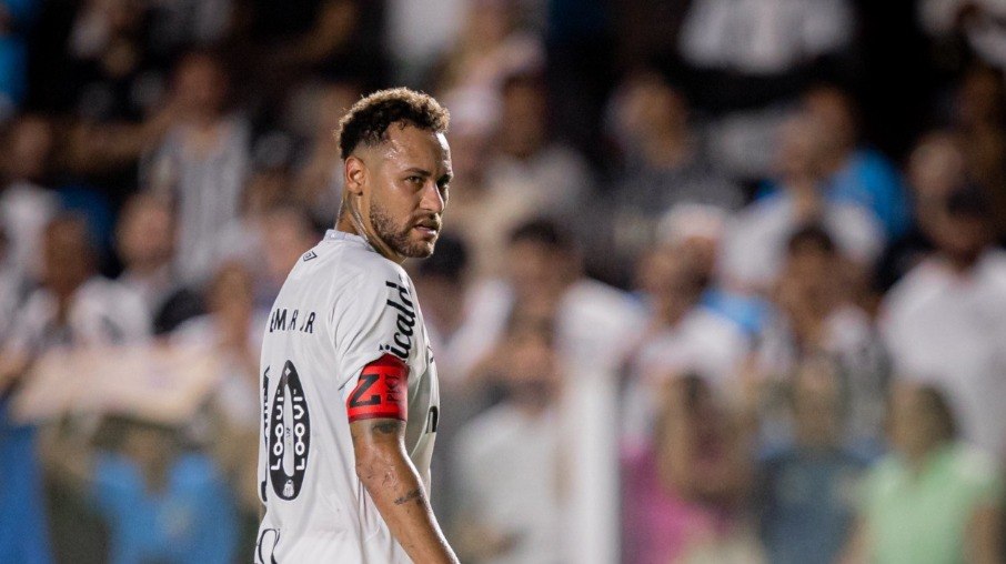 Neymar ainda está com futuro indefinido no Santos