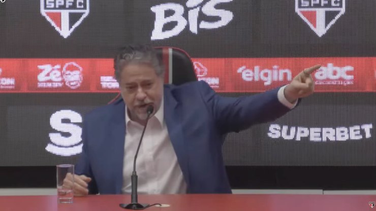 Julio Casares detona árbitros: "Colocar a cara para bater"