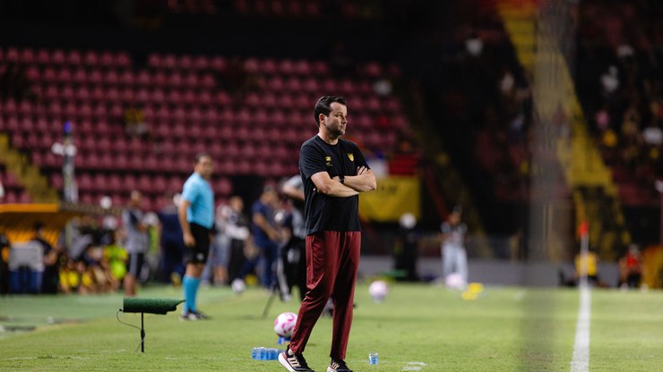 Sport anuncia a demissão do técnico Daniel Paulista