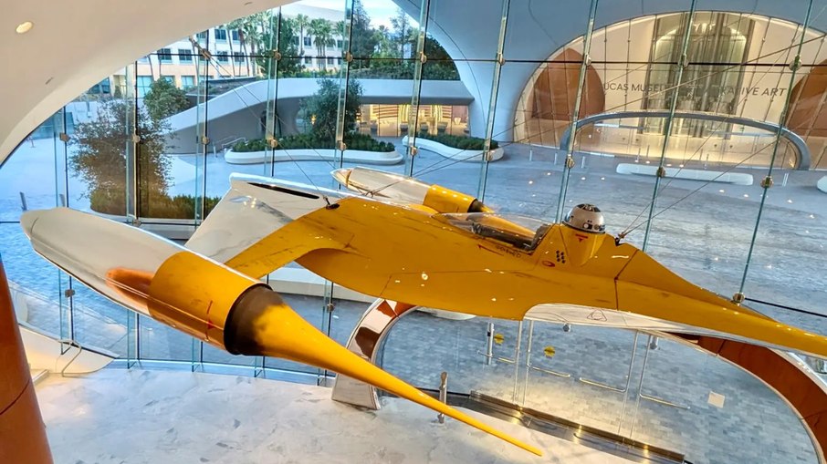 Exposição “Star Wars in Motion” reunirá veículos, figurinos e objetos usados nas primeiras produções da franquia