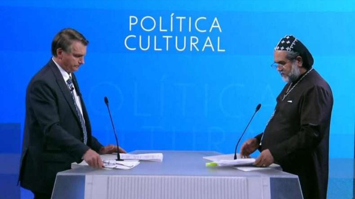 Jair Bolsonaro e Padre Kelmon durante debate