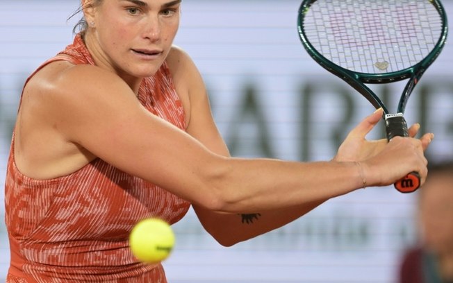 A tenista bielorrussa Aryna Sabalenka durante a partida contra a espanhola Paula Badosa em Roland Garros, em 1º de junho de 2024