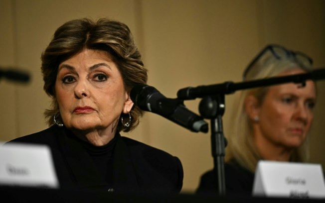 A advogada Gloria Allred comparece em 20 de setembro de 2024 em Londres para falar das acusações de agressões sexuais supostamente cometidas pelo falecido bilionário egípcio Mohamed Al Fayed