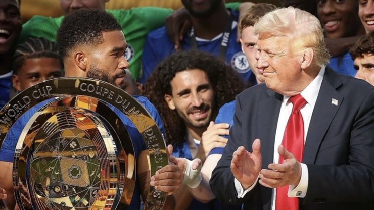 Dublador%20revela%20clim%C3%A3o%20entre%20Trump%20e%20astros%20do%20Chelsea