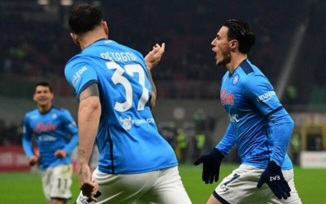 Com emoção no fim, Napoli vence o Milan em confronto direto do Campeonato Italiano