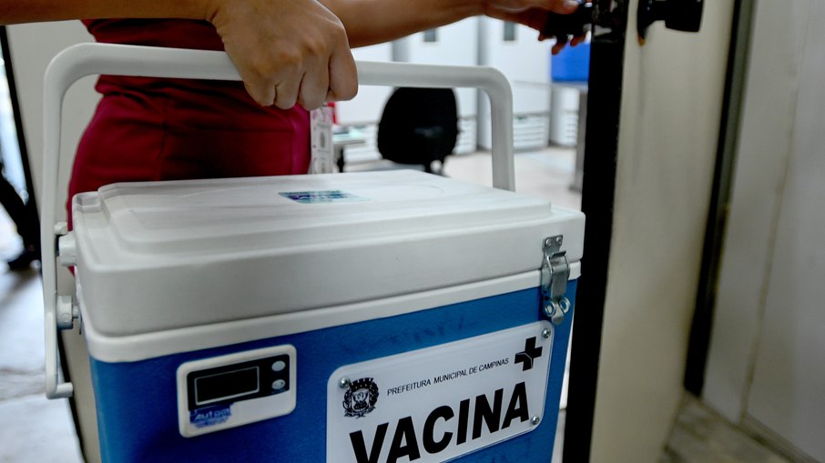 A iniciativa busca atingir o público infantil de 6 meses a menores de 6 anos, mas também inclui o rastreamento das cadernetas de vacinação para atualização de outras vacinas