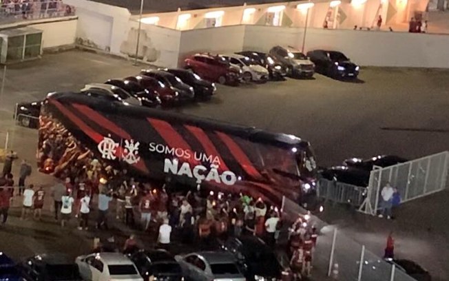 Acidente atrasa chegadas de Flamengo e Vasco ao Maracanã