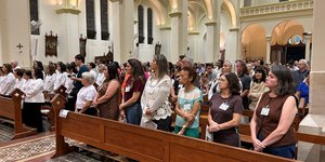Repórter é homenageada em Missa do Lava-Pés após atuação em MG