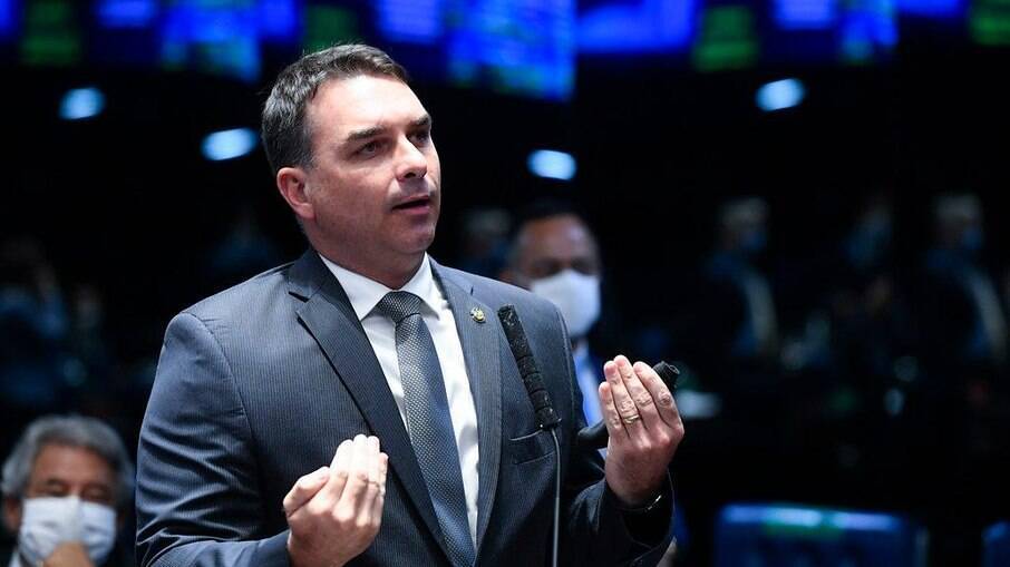 Flávio Bolsonaro irá acionar o Conselho de Ética do Senado contra Jorge Kajuru