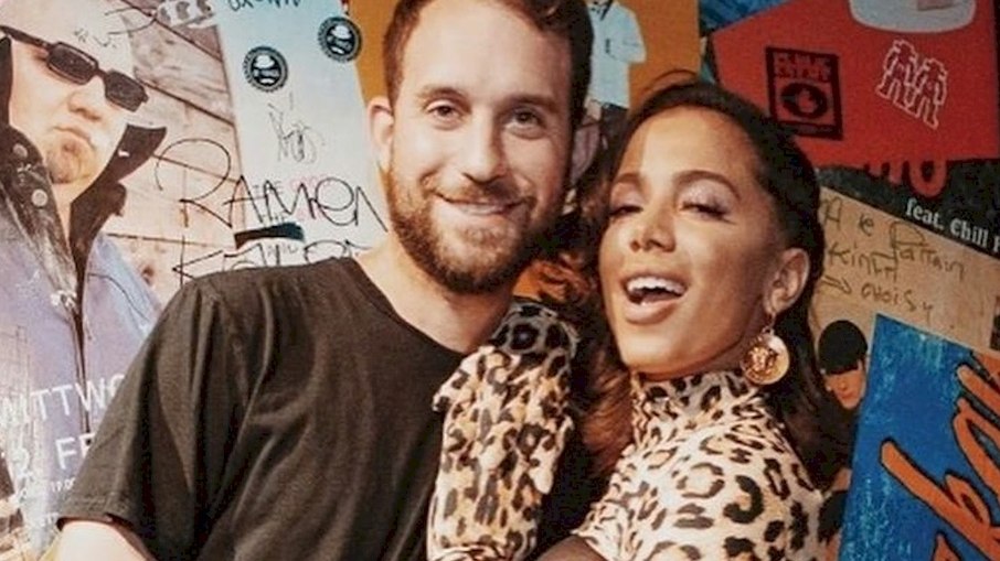 Anitta encerra parceria com empresário Brandon Silverstein