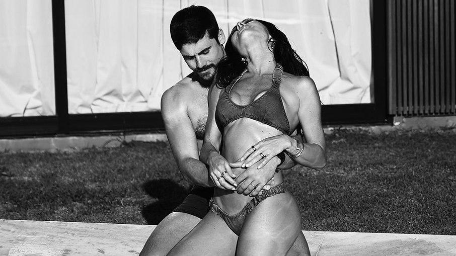 Sabrina Sato posa em cliques ousados com Nicolas Prattes