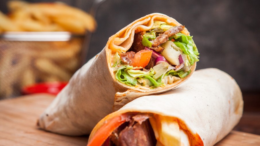 Mulher alega ter encontrado pedaço de dedo em lanche