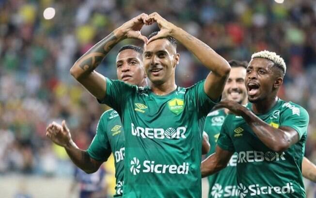 Com gol de Elton, Cuiabá bate o Fortaleza e deixa a zona de rebaixamento do Brasileirão